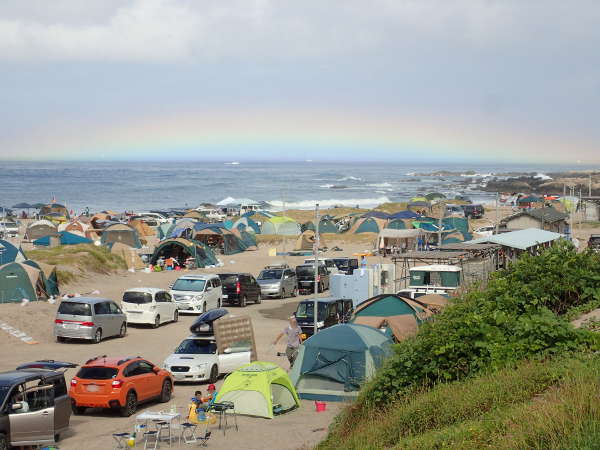 砂浜海岸で海キャンプができる根本マリンキャンプ場（千葉県南房総市）の画像01